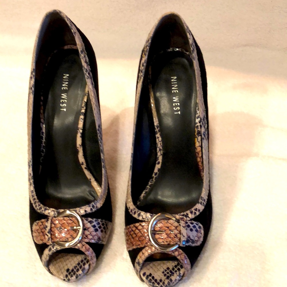 Nine West. Size 8. Black with a little print.